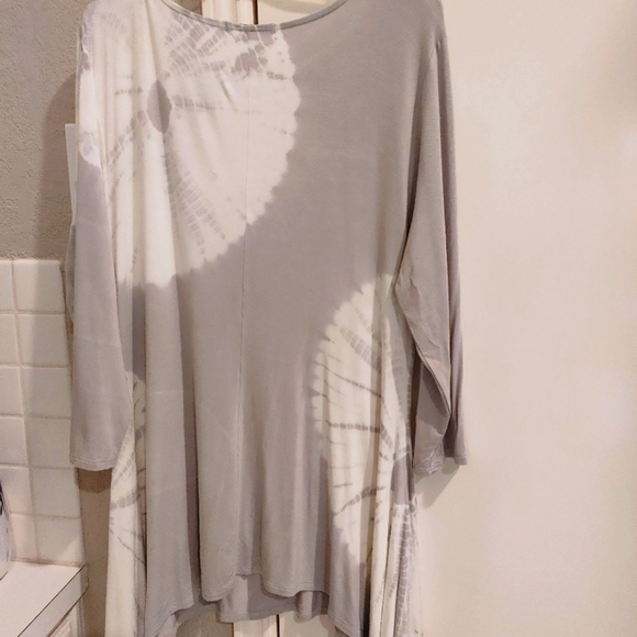 NWOT Belldini Gray and White Tie Dye Long Sleeved Flared Hem Tunic XL. - Picture 7 of 10